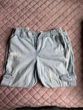 Distressed Cargo pants in Blue
